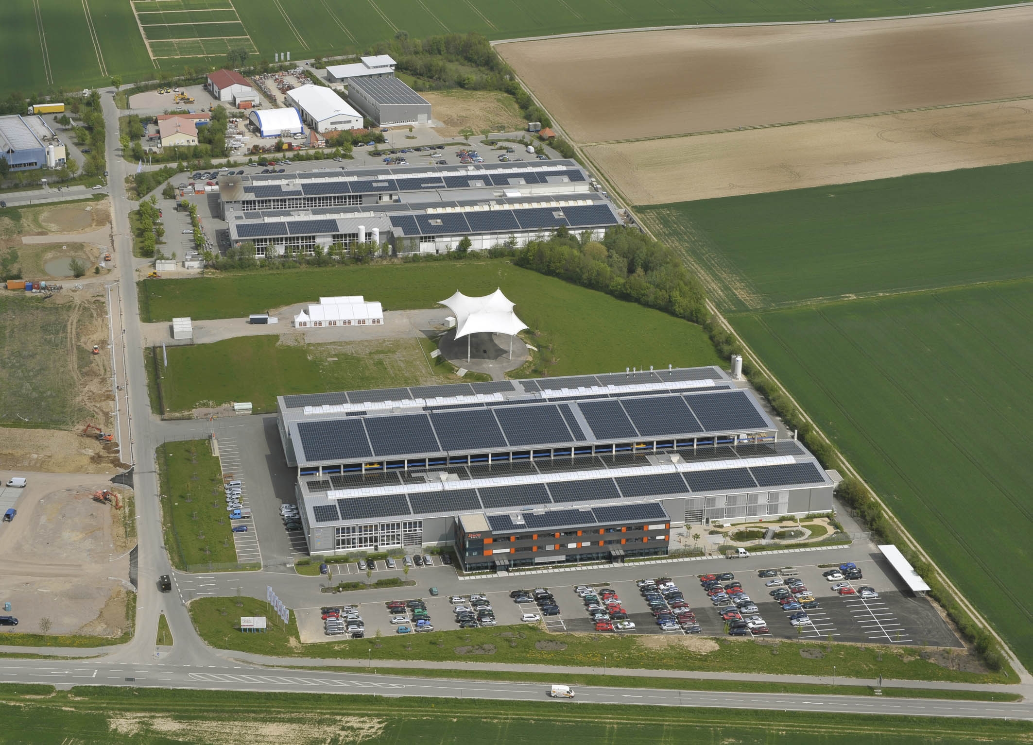 Luftaufnahme des Betriebsgeländes der Firma Sturm in Salching.