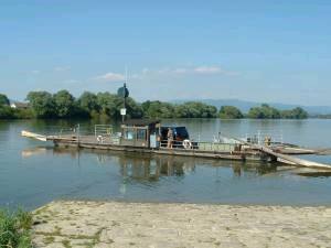 Winterpause der Donaufähre