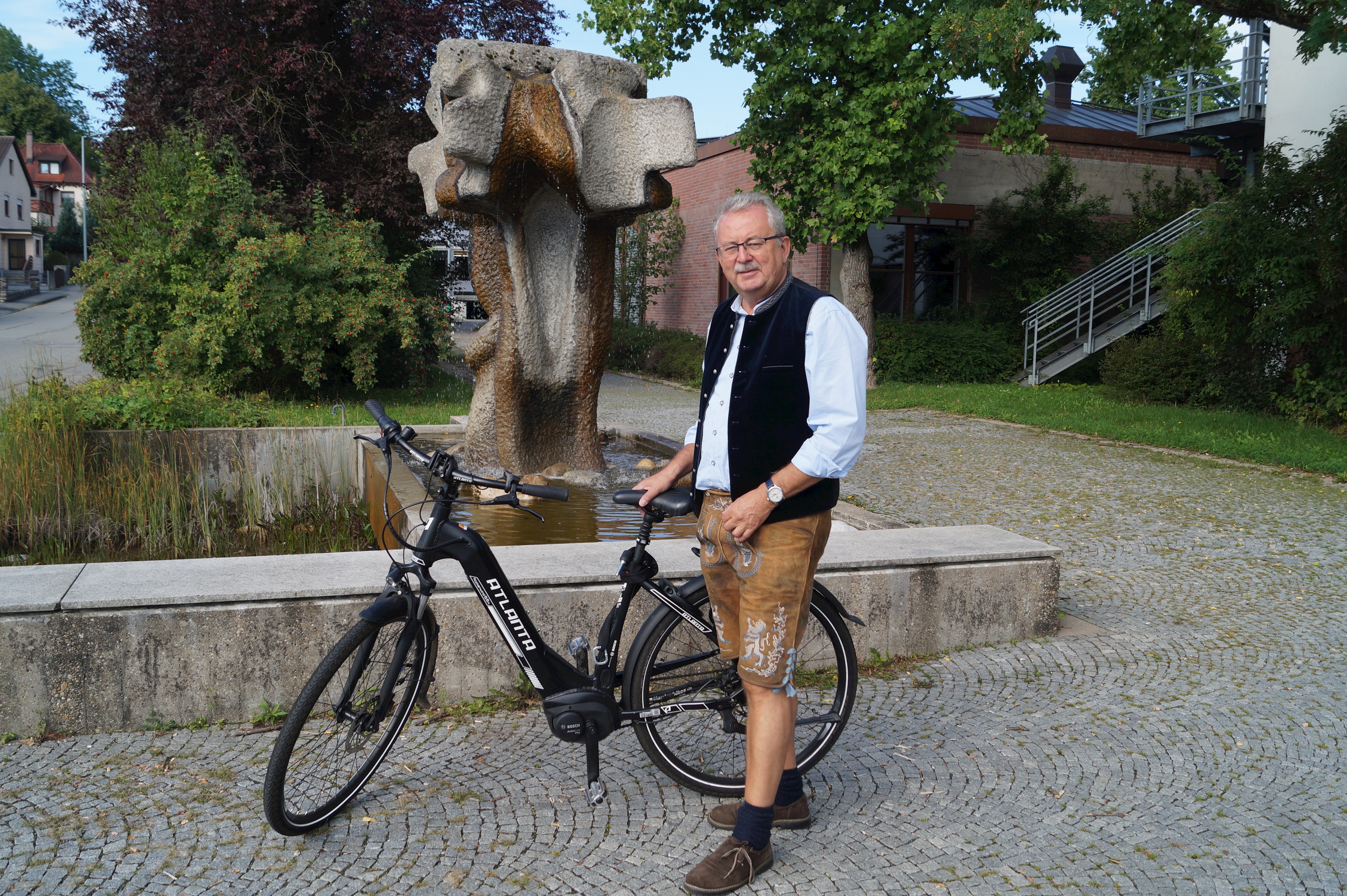 Auch Landrat Josef Laumer unterstützt die Aktion STADTRADELN.