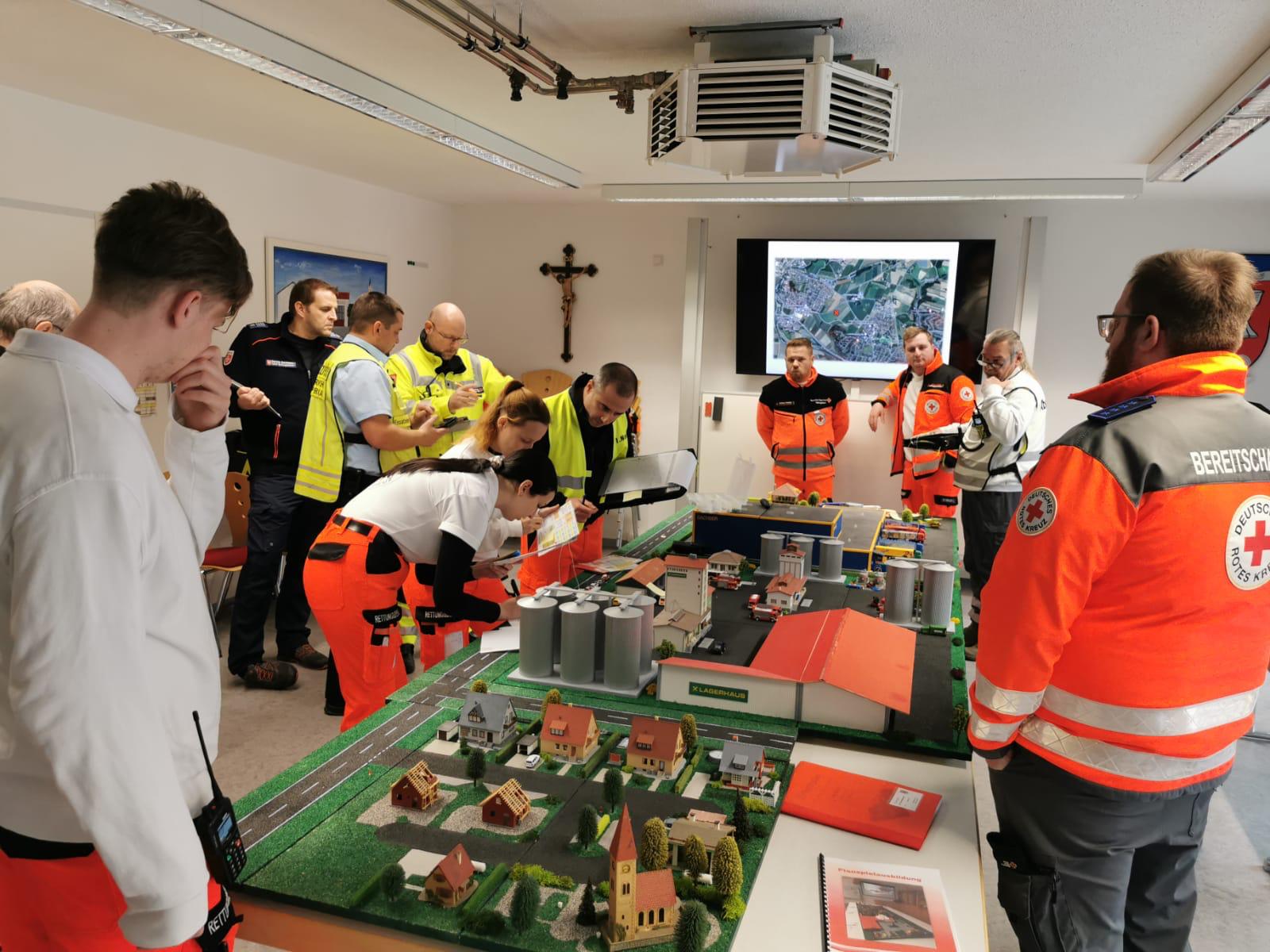 Gemeinsames Planspiel von Rettungsdienst und Feuerwehr