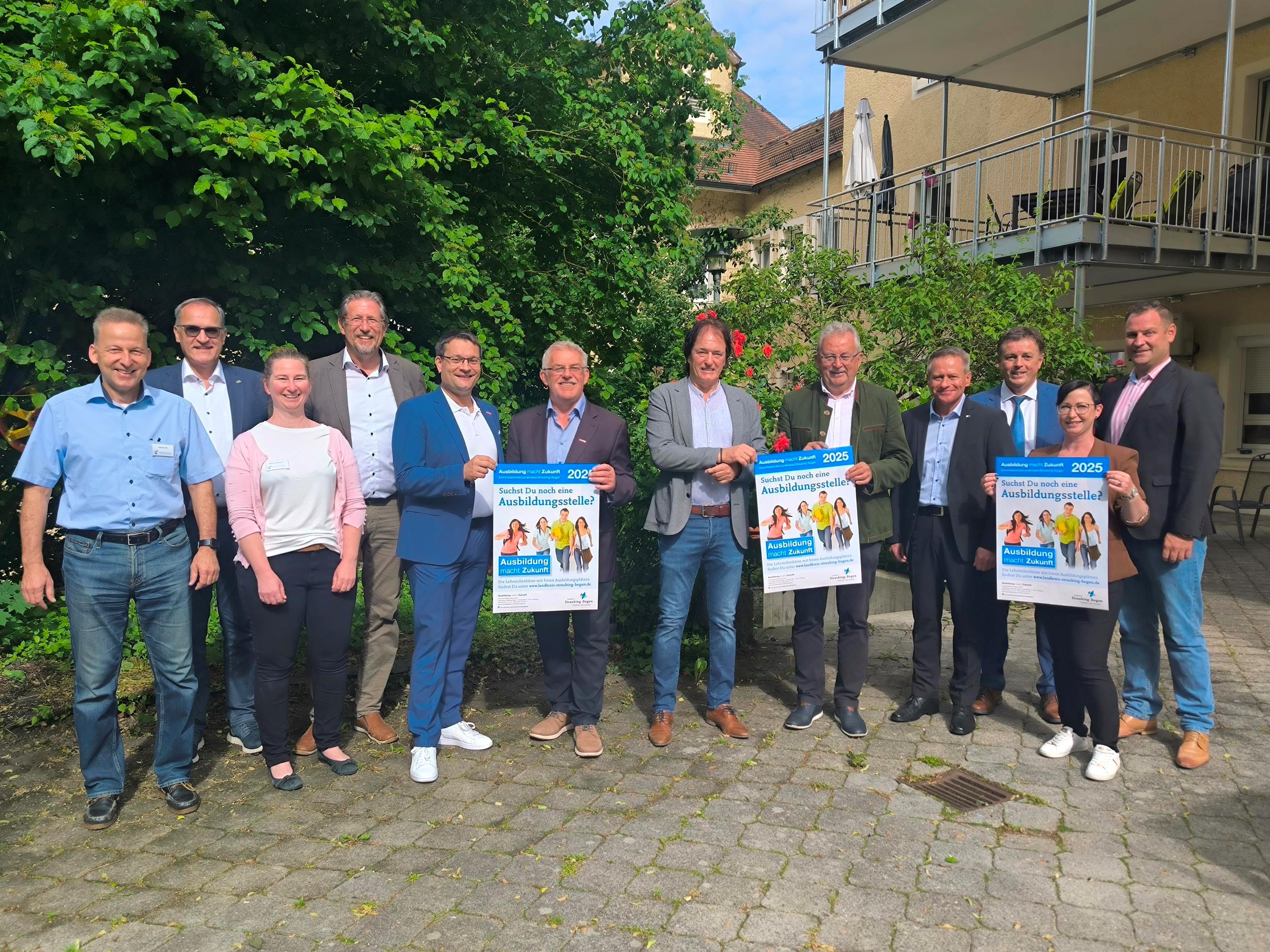 Die Gäste beim Gruppenfoto