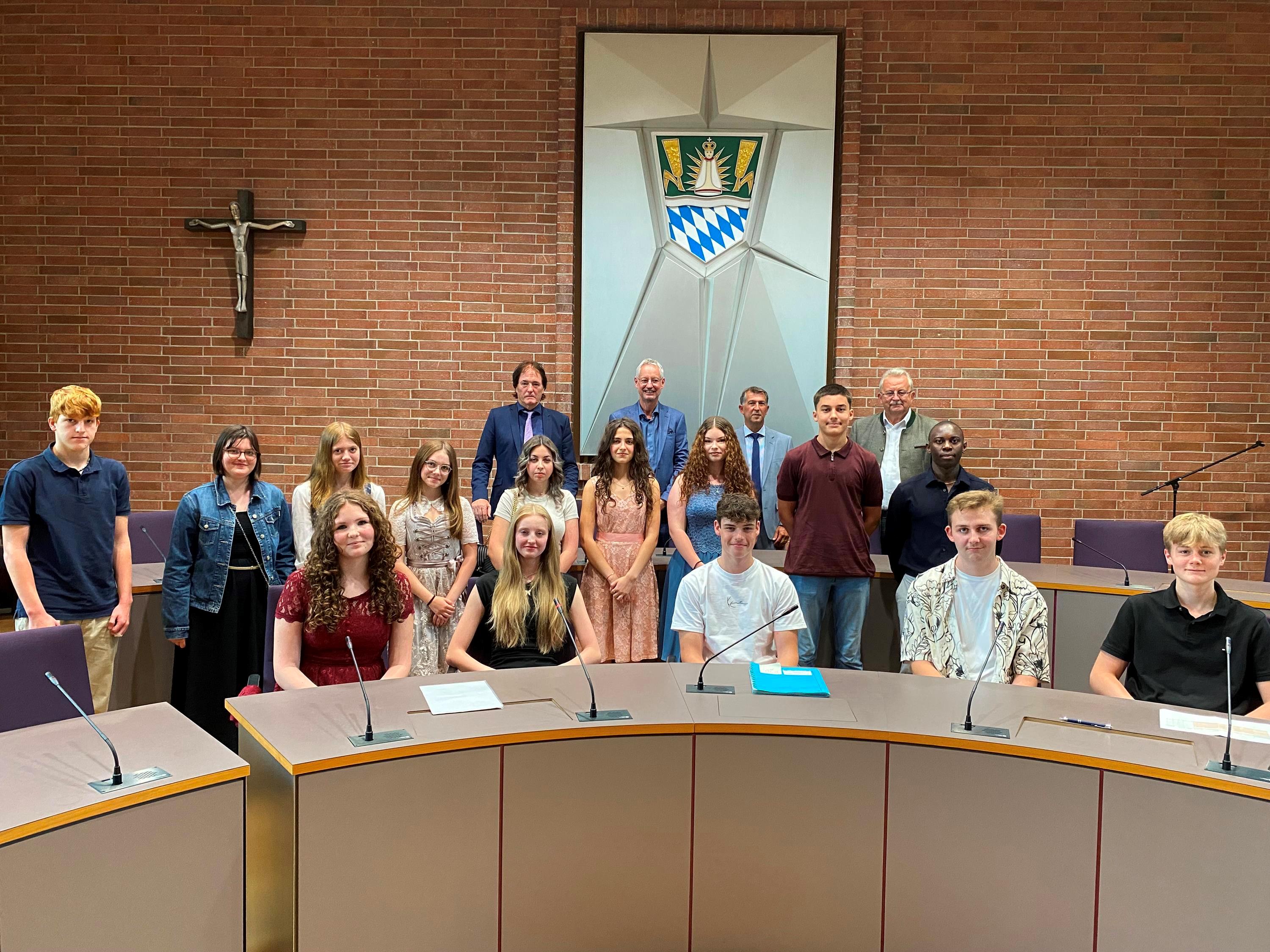 Ehrung 1er Schüler Gruppenbild der Schülerinnen und Schüler im Sitzungssaal