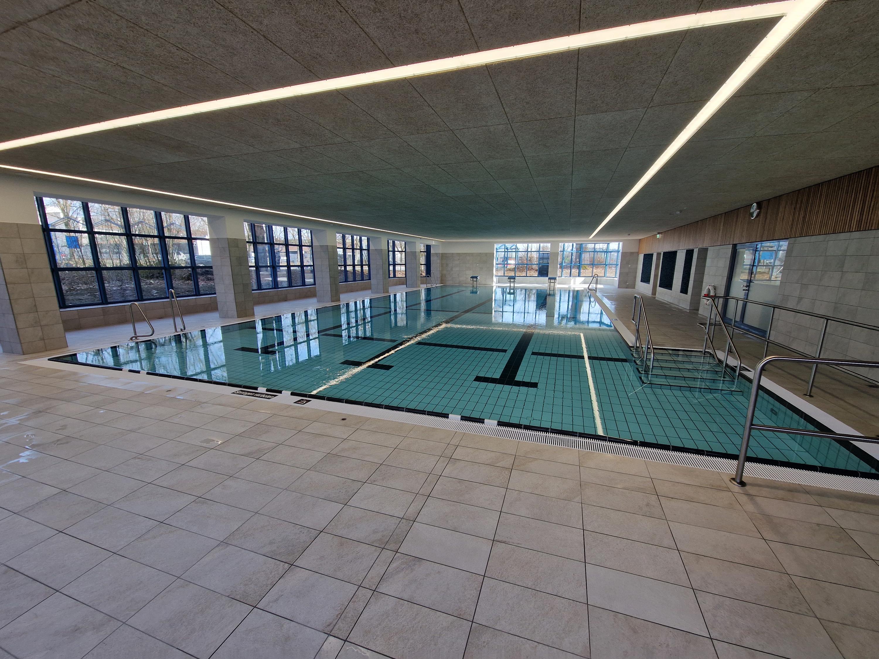 Das Hallenbad in Bogen mit dem Becken