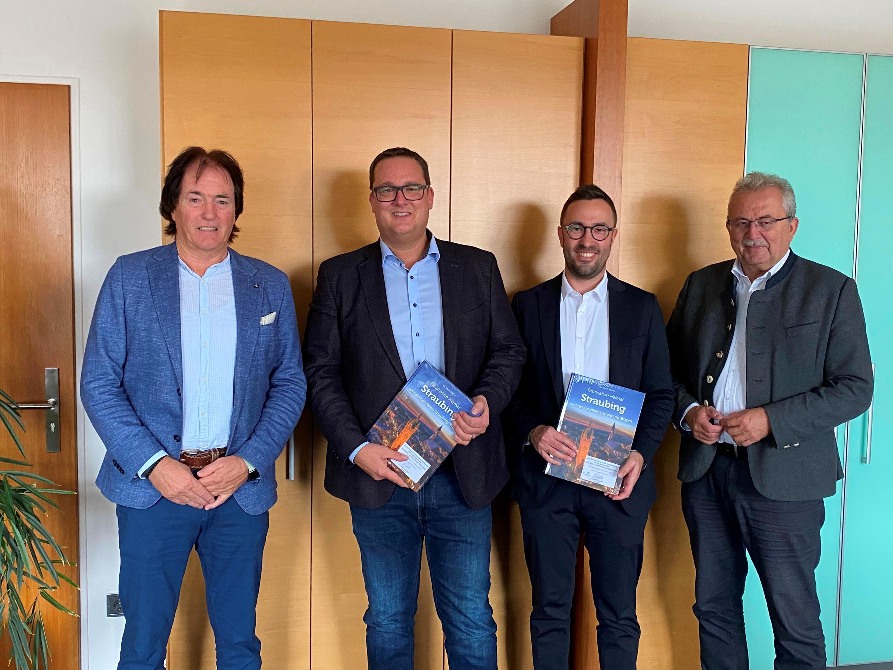 Neue Schulleiter Albertus-Schule Gruppenfoto im Büro des Landrats nach dem Antrittsbesuch