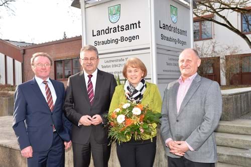 Von links nach rechts: Hr. Franz Xaver Stierstorfer, Landrat Josef Laumer, Stellvertreterin des Landrates Fr. Barbara Unger, Herr Franz-Xaver-Eckl