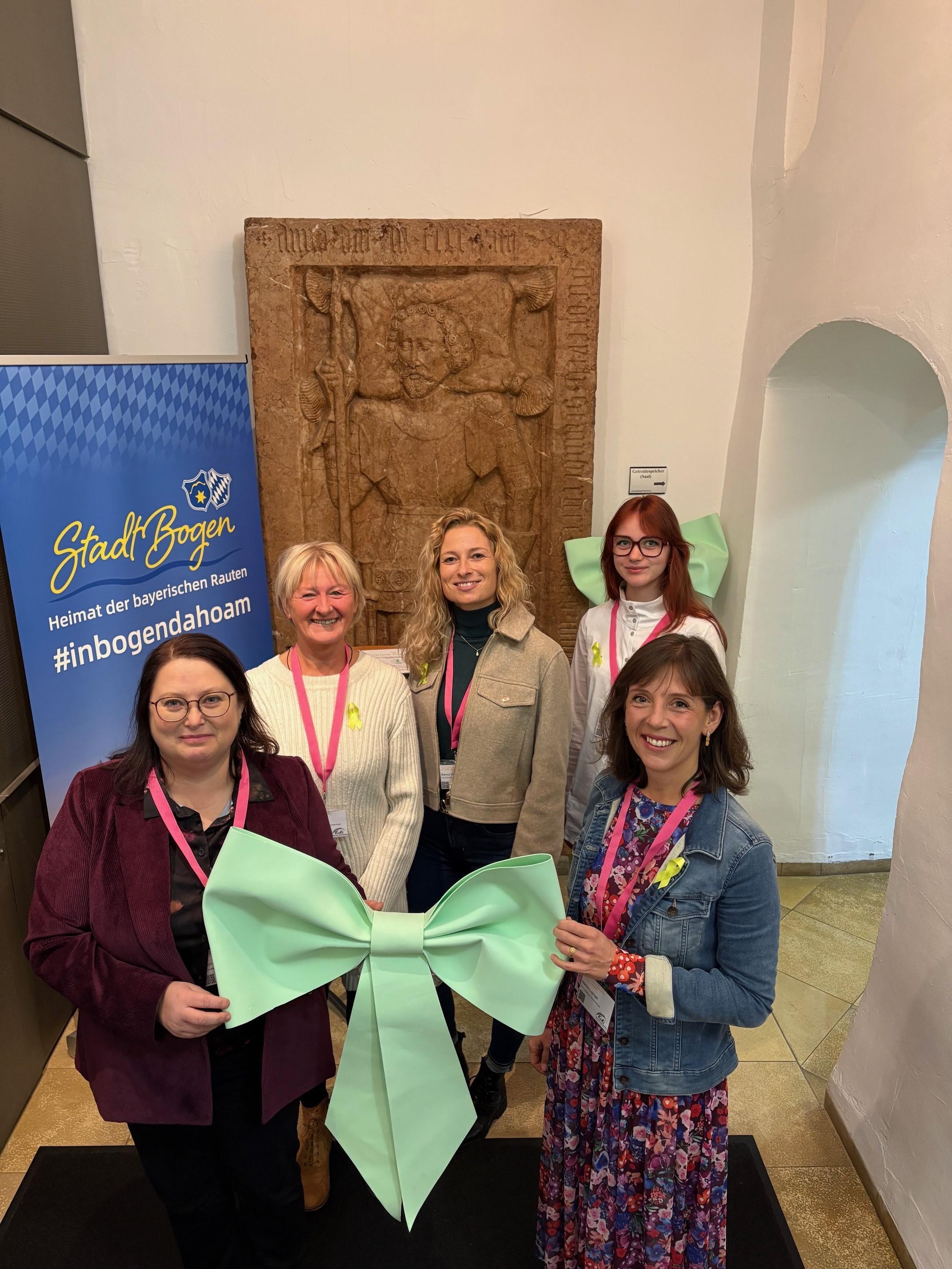 Fachtag2 Die Organisatorinnen beim Gruppenbild im Kulturforum Oberalteich