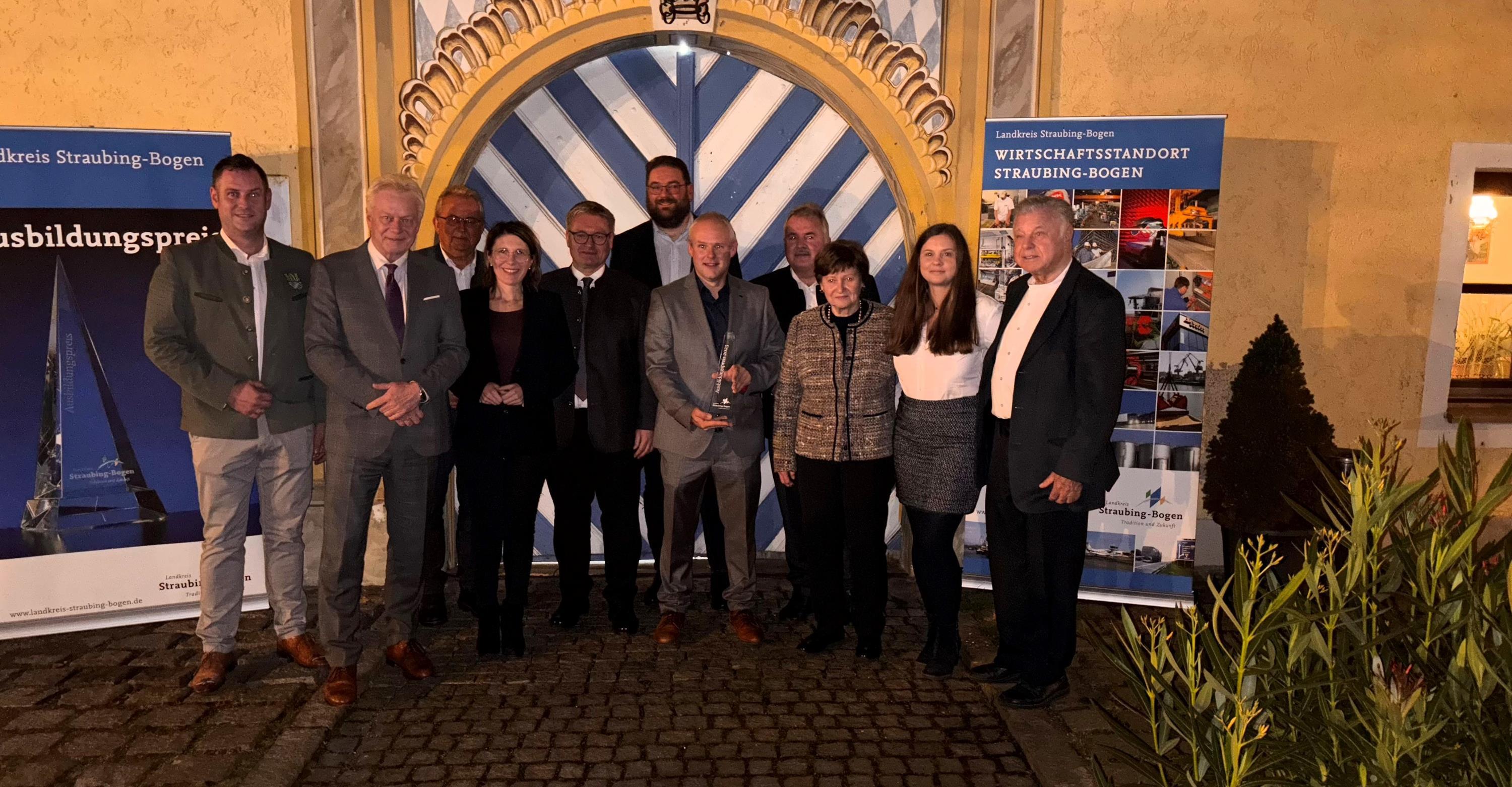 Vertreter der Firma Schnupp bei der Preisübergabe