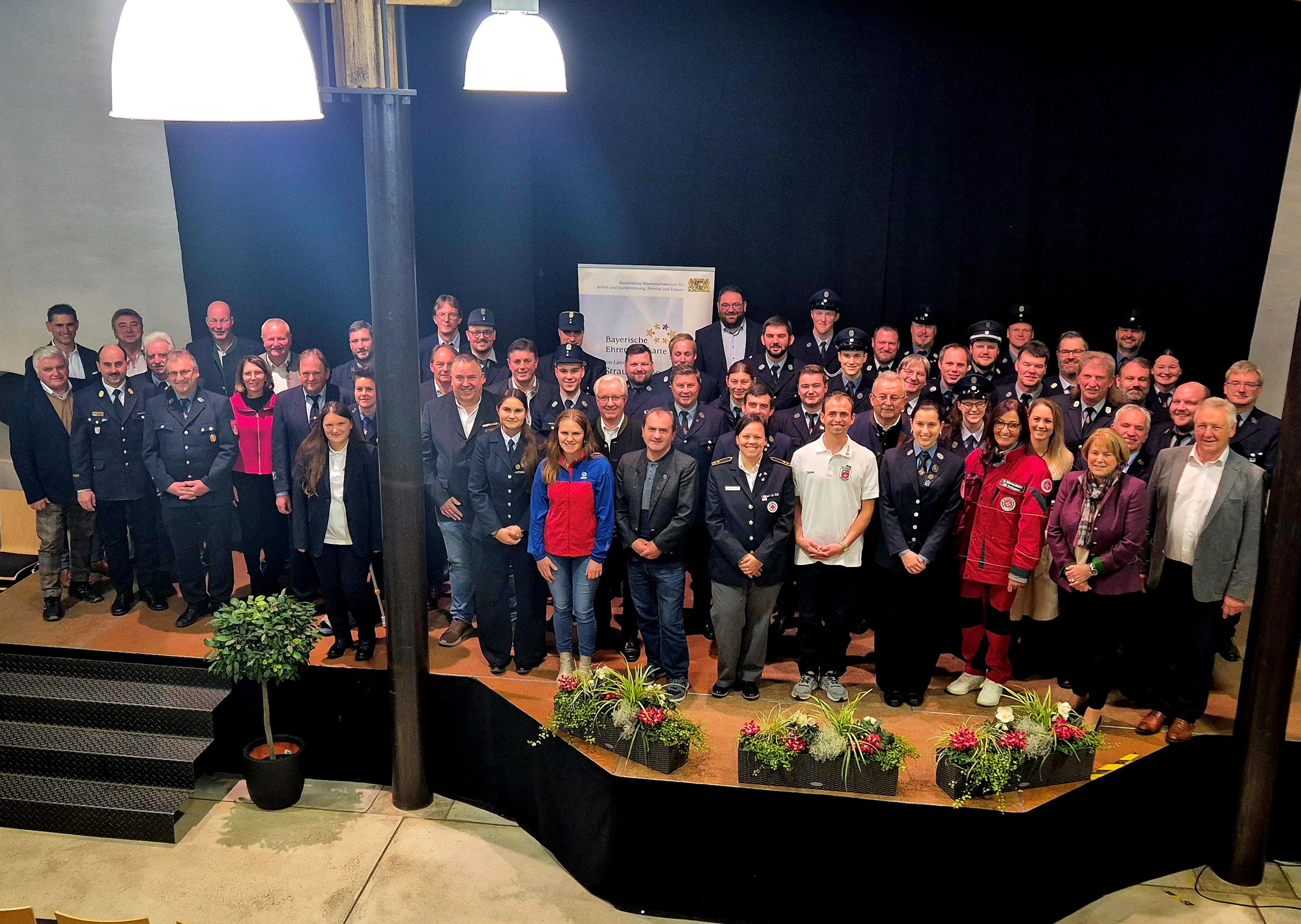 Ehrenamtskartenübergabe Gruppenfoto 1