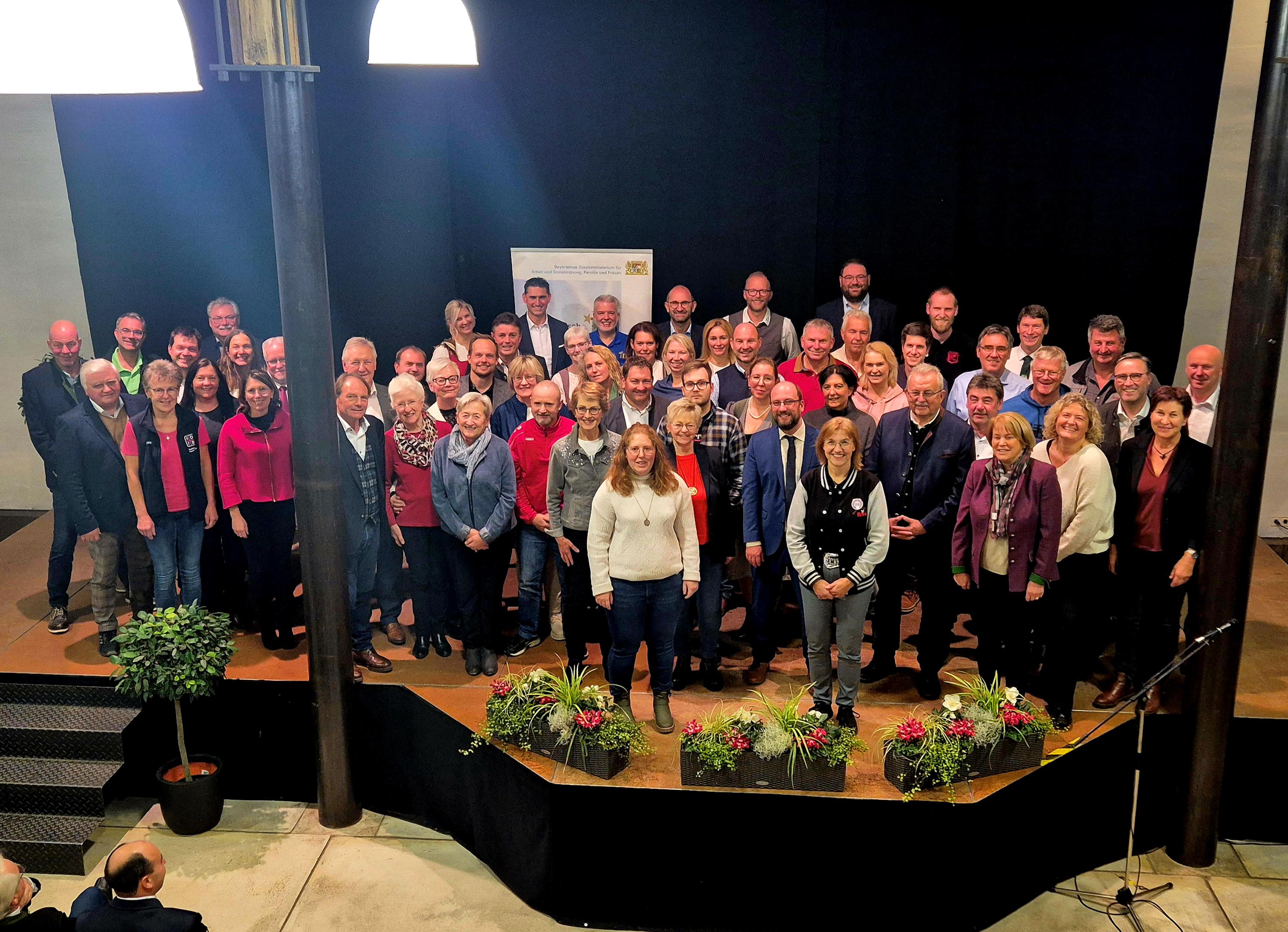 Ehrenamtskartenübergabe Gruppenfoto 2