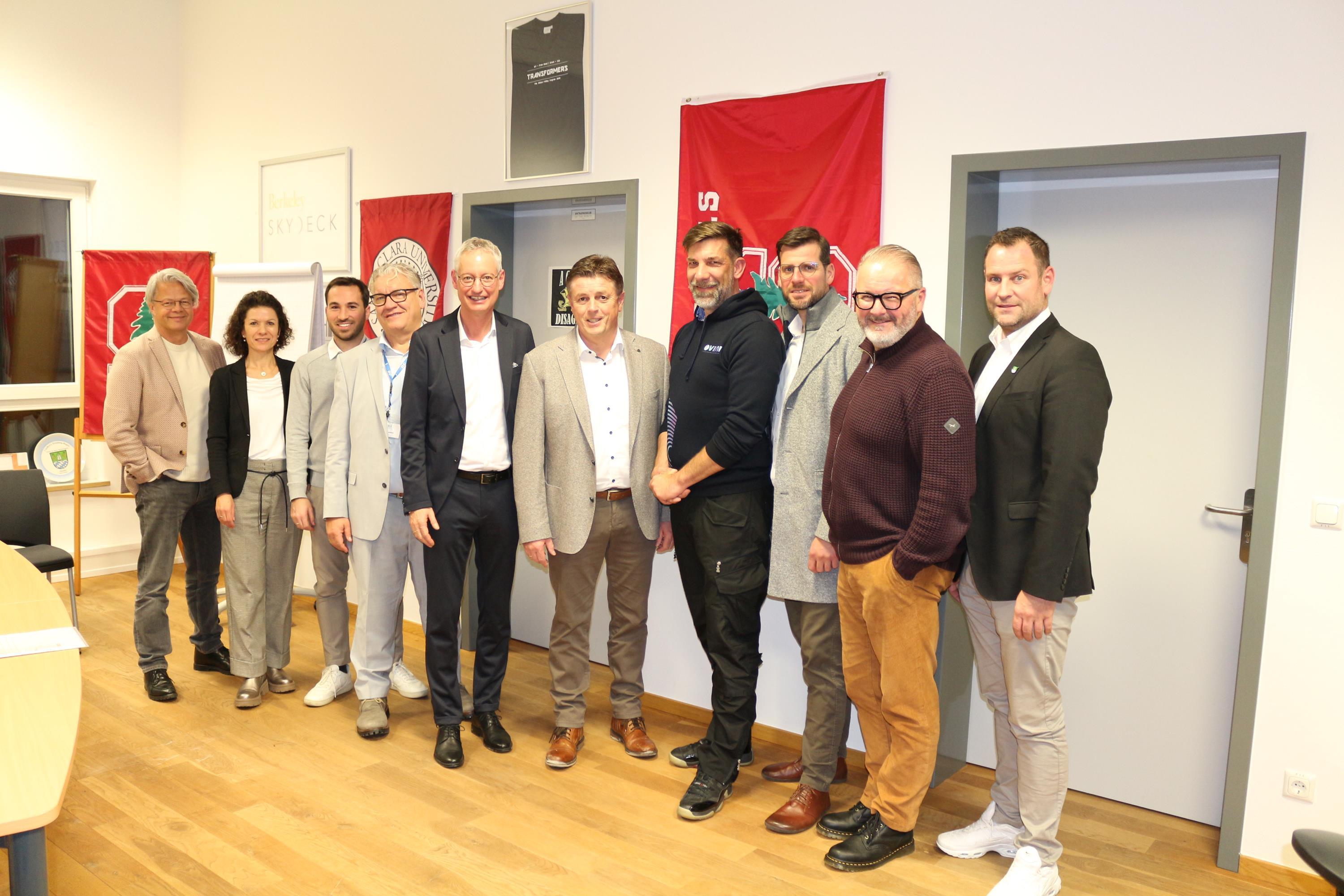 Die Teilnehmerinnen und Teilnehmer am Pressegespräch im Gruppenbild