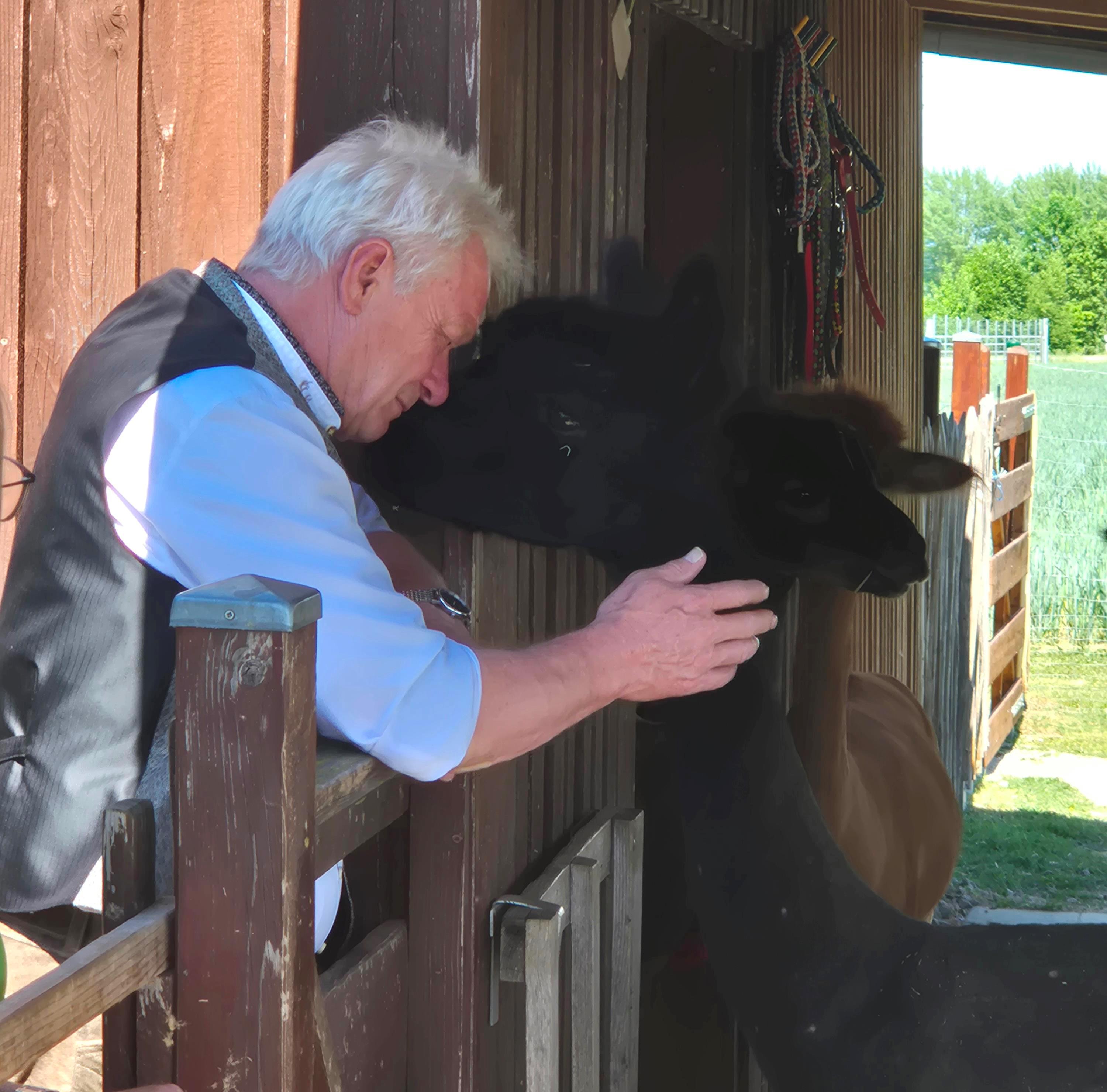 Bundesminister Rainer mit Alpaka Nero 2