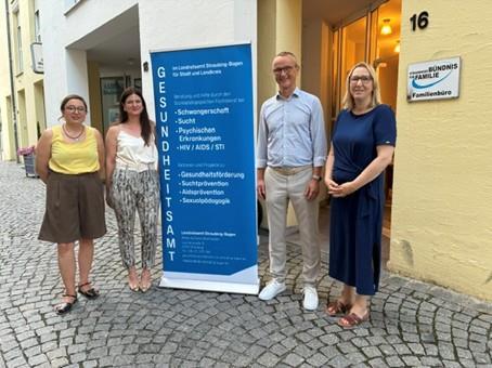 Gruppenbild von Veranstalter und Referenten