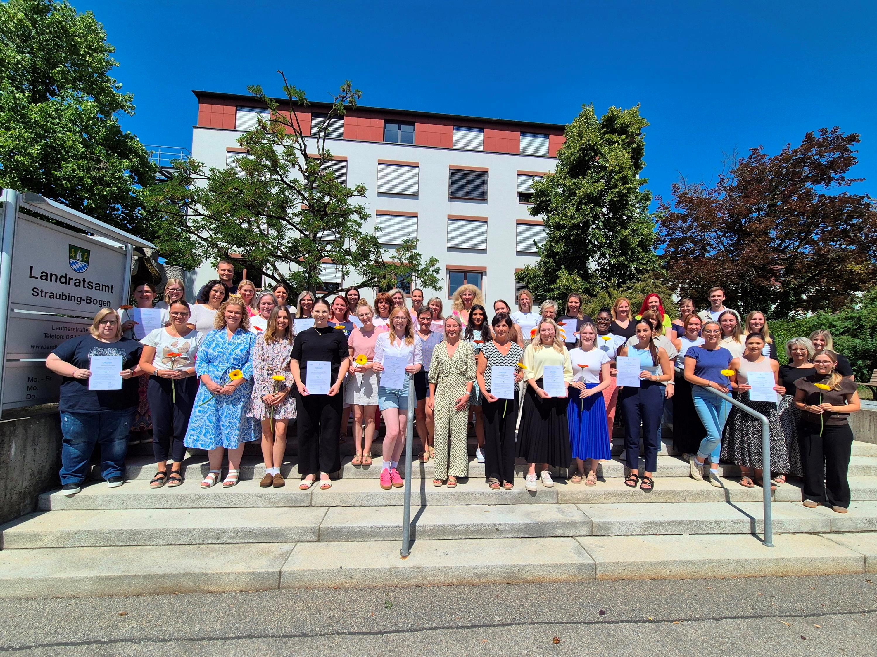 Gruppenfoto mit den Vertreterinnen und Vertretern der Einrichtungen.
