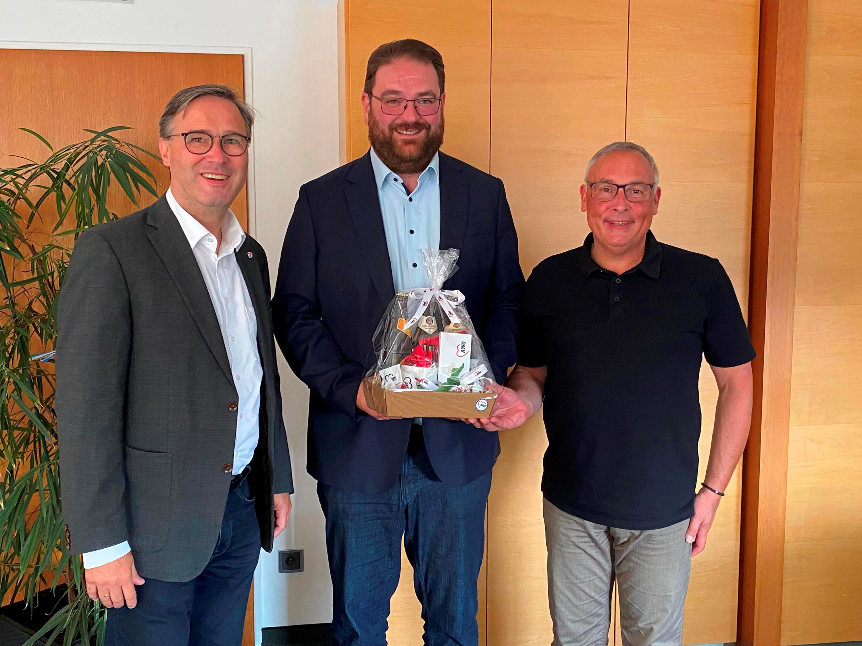 Landrat Tobias Beck gemeinsam mit Martin Panten und Klaus Hoffmann