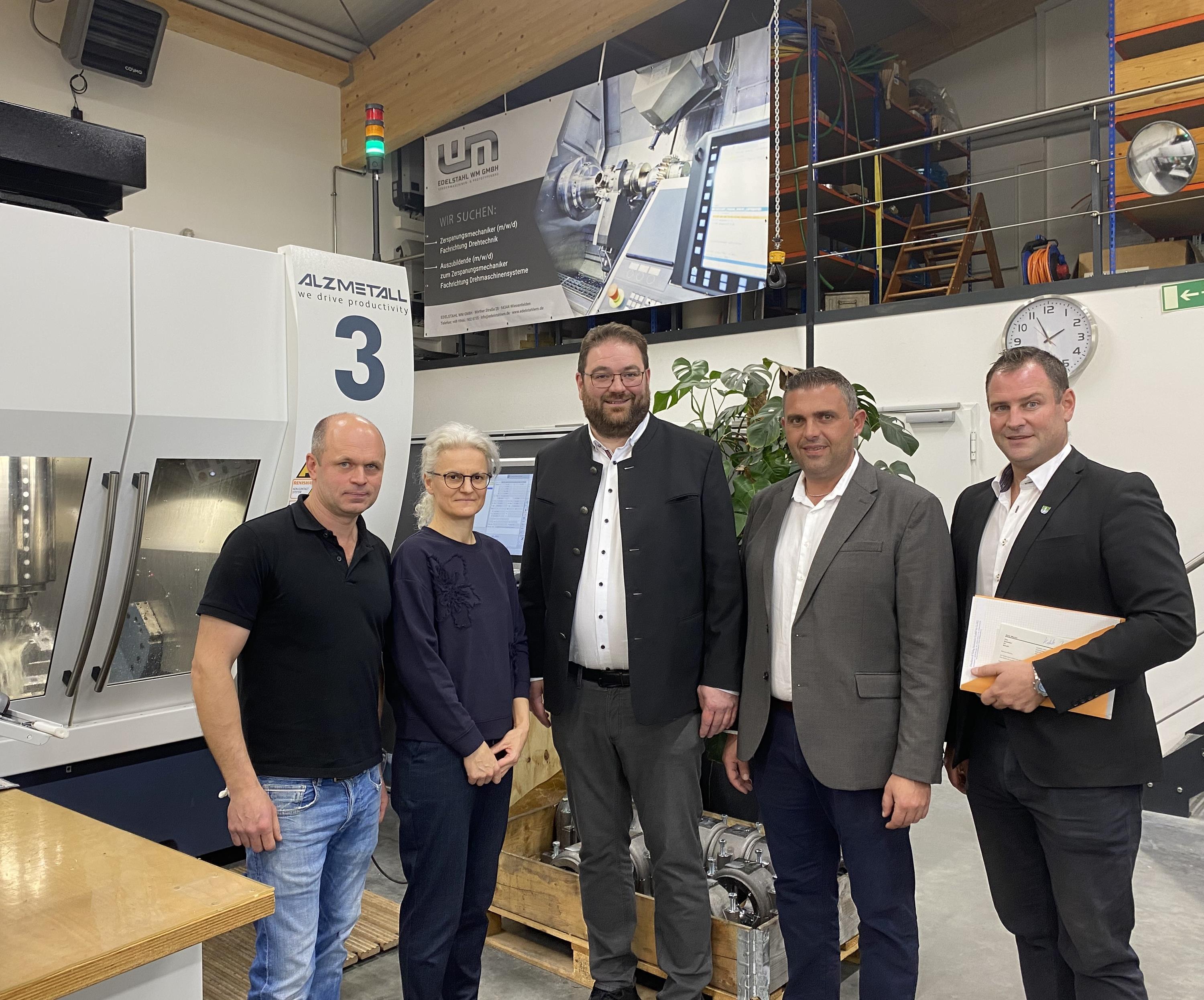 Gruppenfoto bei der Firma Edelstahl WM GmbH