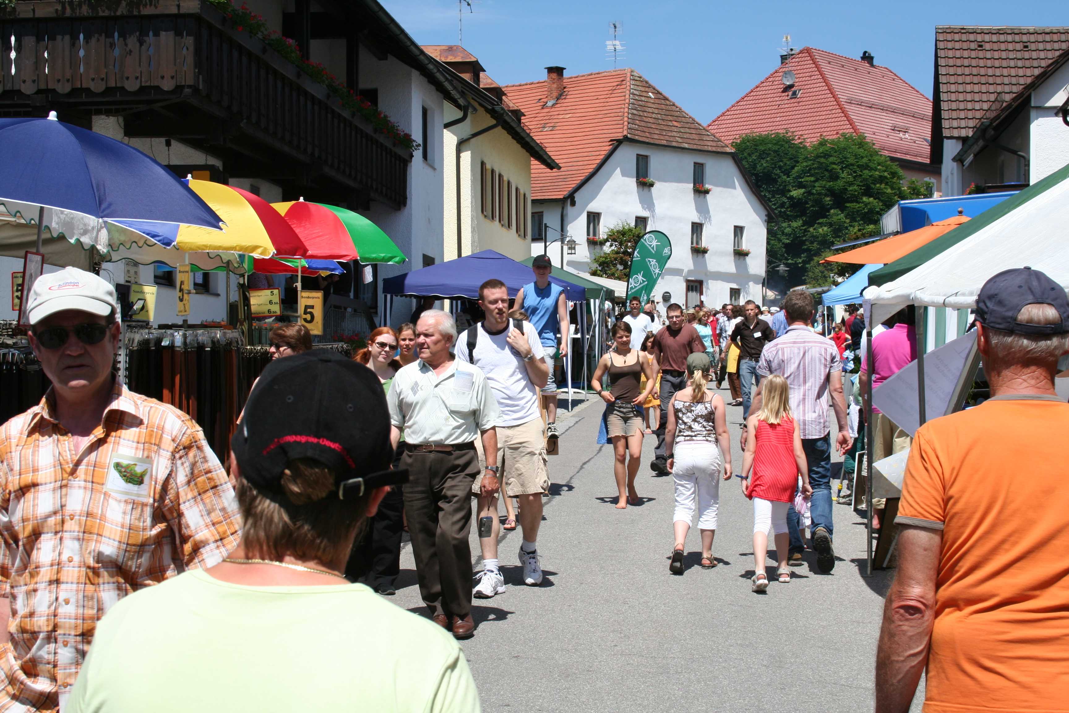 Buntes Markttreiben in der Burgstraße2.jpg