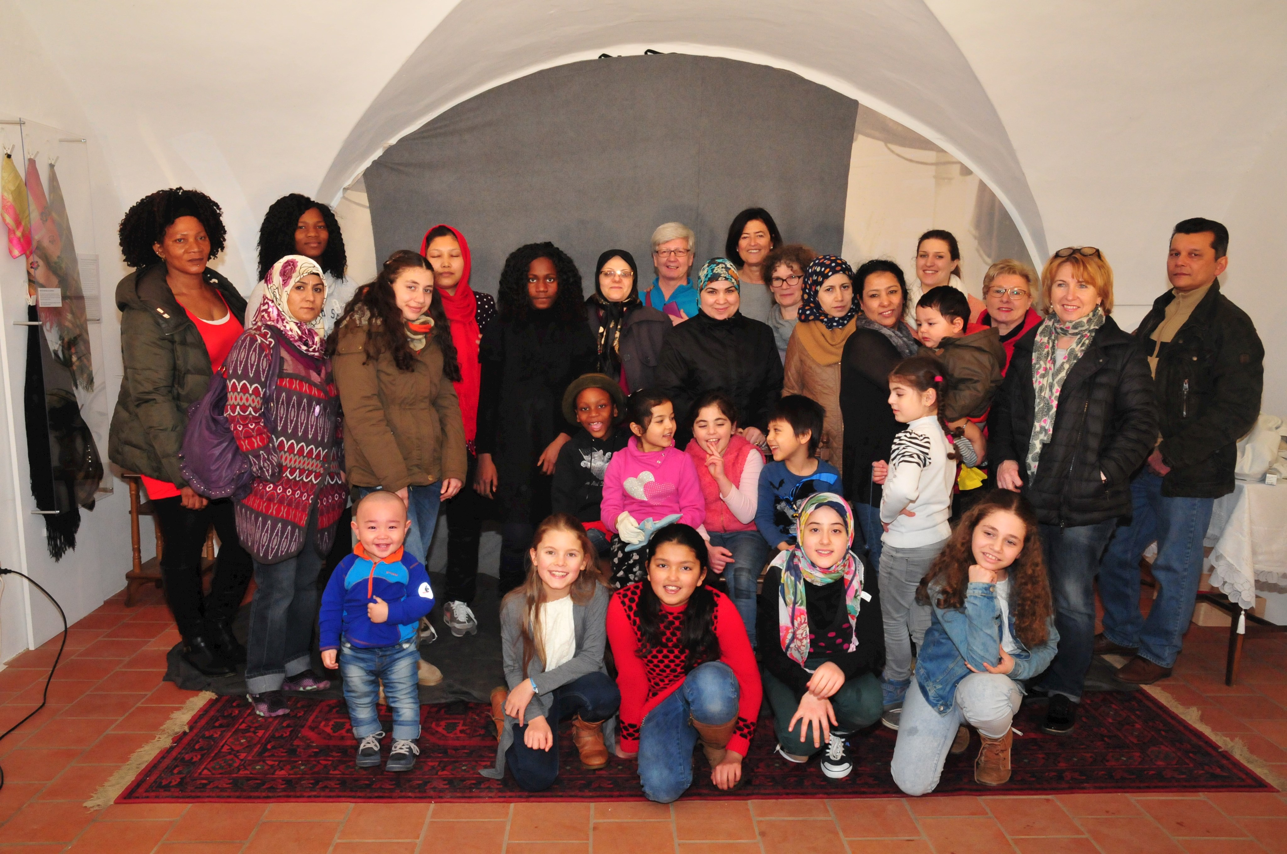 Flüchtlinge und Ihre Kleidung, Gruppenbild Leider haben wir keinen Alternativtext zu diesem Bild, aber wir arbeiten daran.