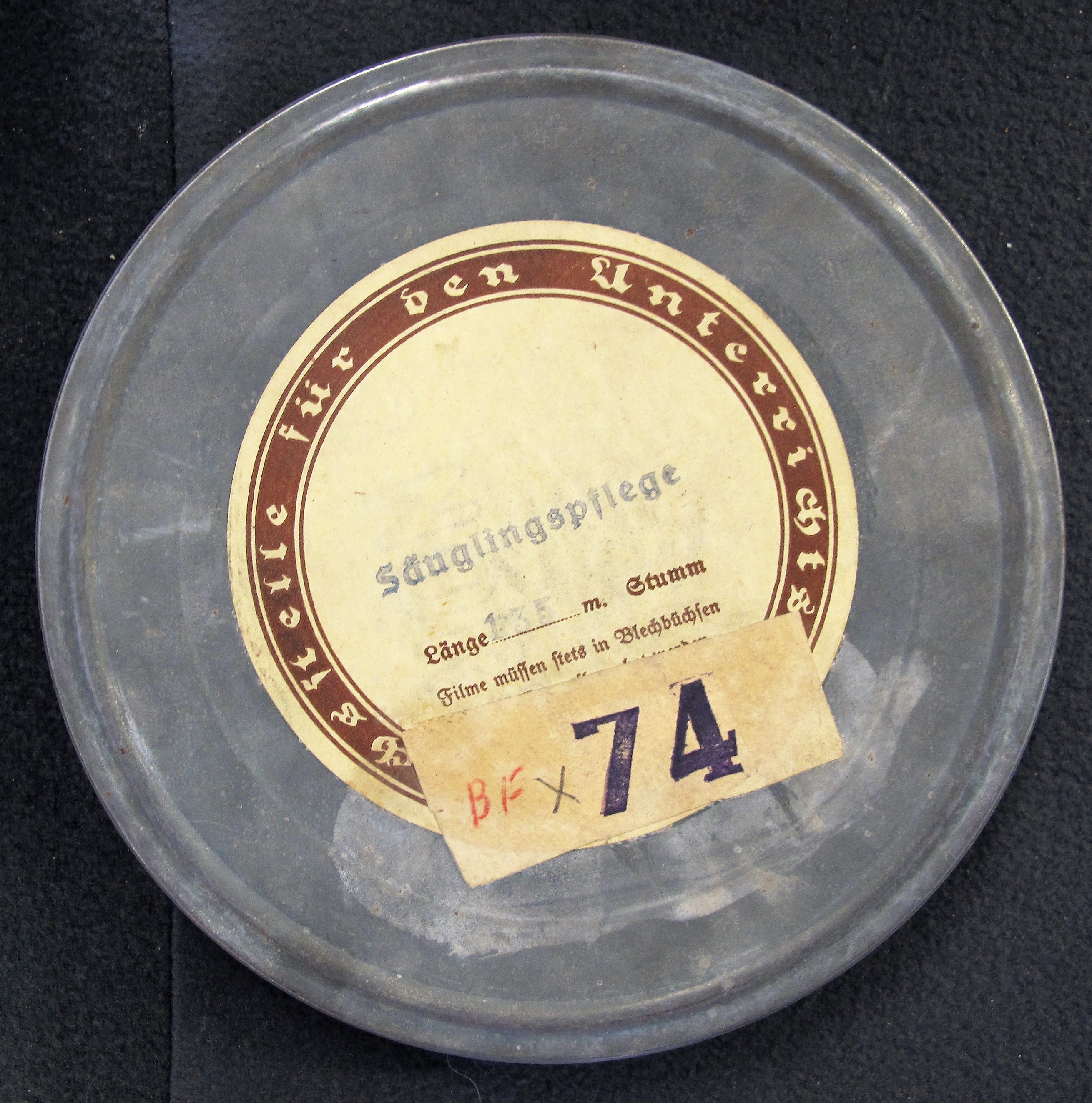 Filmdose eines „Unterrichtsfilmes“ aus den 1930er Jahren, stammend aus der aufgelassenen Kreisbildstelle Bogen