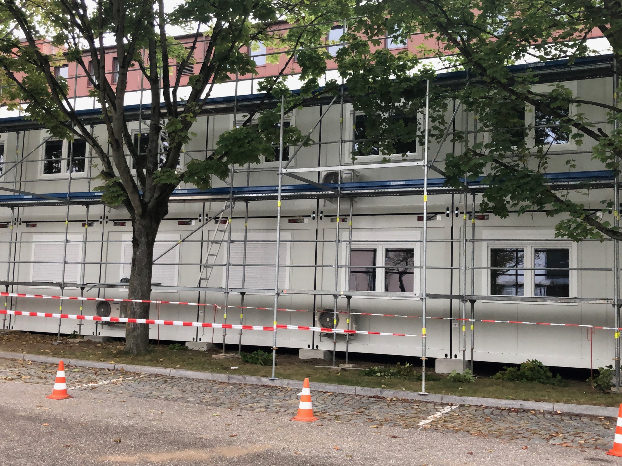 16 mobile Container-Büros für das Landratsamt 