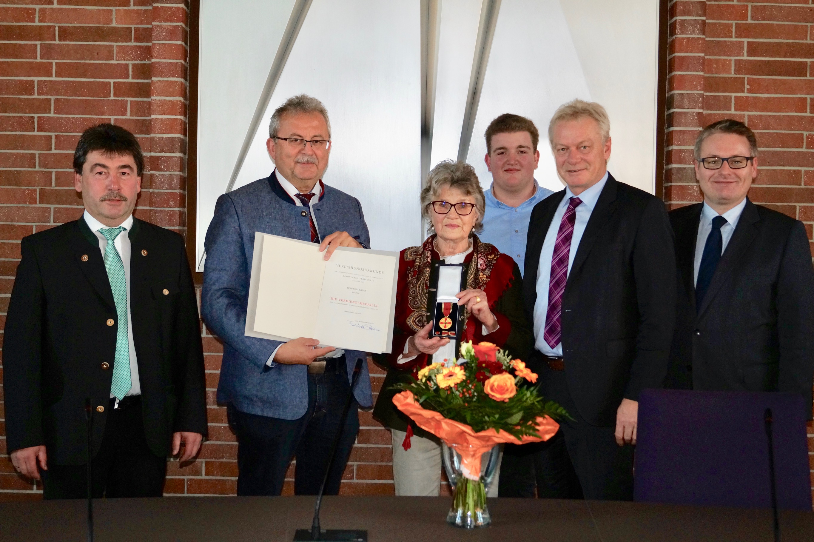 Bundesverdienstmedaille für Rosa Bauer aus Salching 