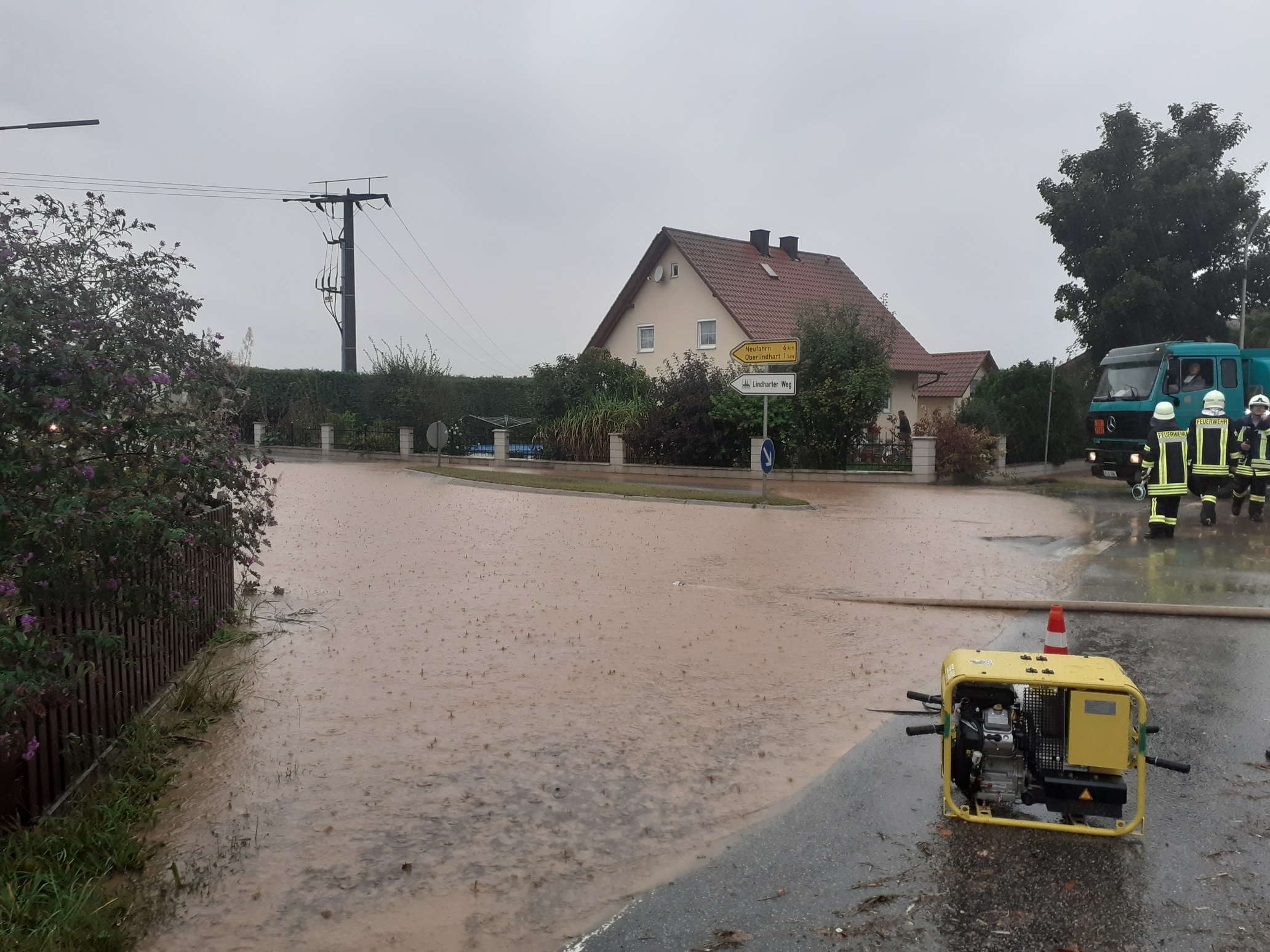 Starke Regenfälle sorgen für Behinderungen im Bereich Mallersdorf-Pfaffenberg