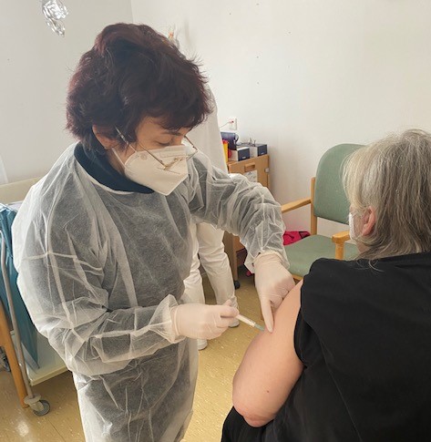 Erste Impfdosen im Landkreis in Alten- und Pflegeheim in Wiesenfelden verabreicht